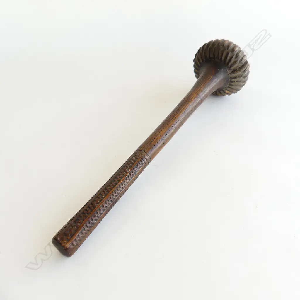 A late 19thC Fijian Ula throwing club, Image 1++